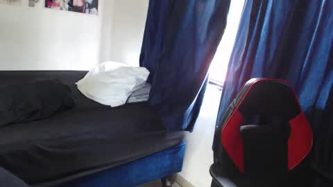 Snapshot of kitcatdreams chatting on 04/19/26, 04:28 kitcatdreams online show from 04/19/26, 04:28