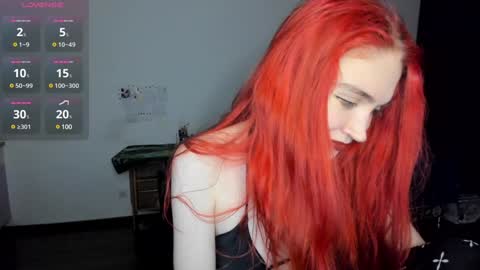 Snapshot of kitsunemoon chatting on 12/20/24, 07:39 Kitsune online show from 12/20/24, 07:39