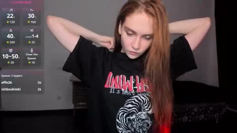 Snapshot of kitsunemoon chatting on 09/16/25, 08:10 Kitsune online show from 09/16/25, 08:10