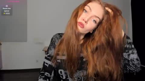 Snapshot of kitsunemoon chatting on 09/24/25, 10:24 Kitsune online show from 09/24/25, 10:24