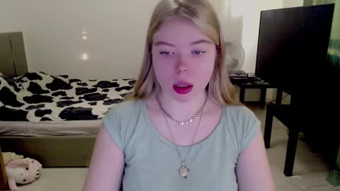 Jennyblonde and Emmabrunette online show from 12/04/24, 11:52