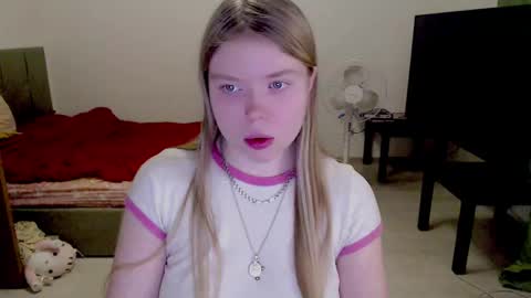 Jennyblonde and Emmabrunette online show from 02/07/25, 07:59