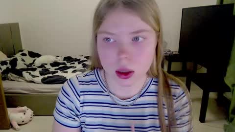 Jennyblonde and Emmabrunette online show from 02/22/25, 01:00