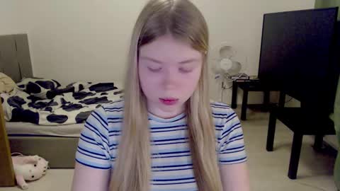 Jennyblonde and Emmabrunette online show from 03/03/25, 10:42