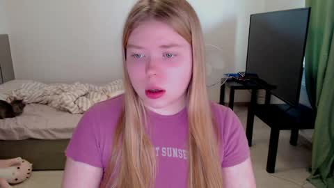 Snapshot of kitten_jenny01 chatting on 05/29/26, 02:04 Jennyblonde and Emmabrunette online show from 05/29/26, 02:04