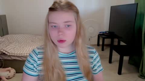 Snapshot of kitten_jenny01 chatting on 06/15/26, 05:48 Jennyblonde and Emmabrunette online show from 06/15/26, 05:48