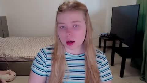Snapshot of kitten_jenny01 chatting on 06/16/26, 04:09 Jennyblonde and Emmabrunette online show from 06/16/26, 04:09