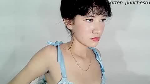 kitten_punches01 online show from 09/13/25, 02:33