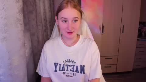 kitten_sun online show from 02/23/25, 01:53