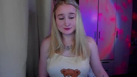 kitten_sun online show from 04/17/26, 01:52