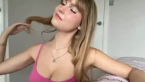 Snapshot of kittengirlxo chatting on 07/05/26, 04:41 kittengirlxo online show from 07/05/26, 04:41