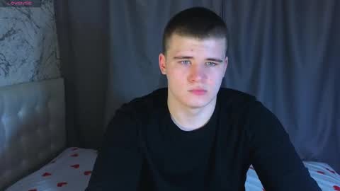 Snapshot of kittenmur chatting on 12/22/24, 04:48 Vlad online show from 12/22/24, 04:48