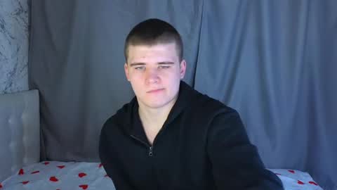 Snapshot of kittenmur chatting on 12/23/24, 10:42 Vlad online show from 12/23/24, 10:42