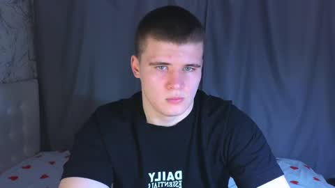 Snapshot of kittenmur chatting on 12/24/24, 03:58 Vlad online show from 12/24/24, 03:58