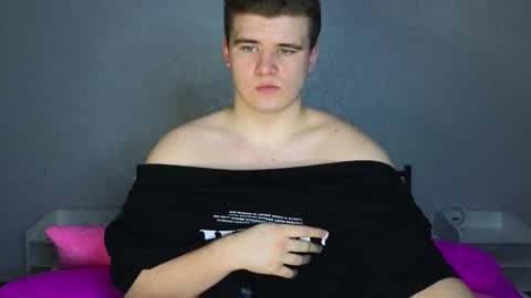 Snapshot of kittenmur chatting on 02/13/25, 01:26 Vlad online show from 02/13/25, 01:26