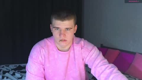 Snapshot of kittenmur chatting on 03/01/25, 01:18 Vlad online show from 03/01/25, 01:18