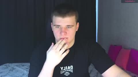 Snapshot of kittenmur chatting on 03/06/25, 06:52 Vlad online show from 03/06/25, 06:52