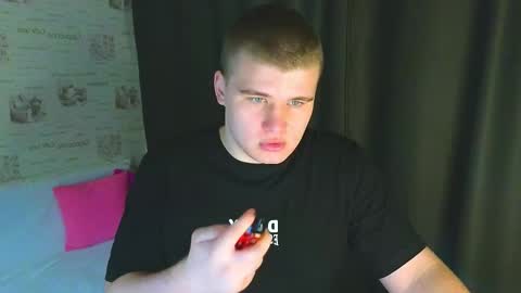 Snapshot of kittenmur chatting on 09/08/25, 08:52 Vlad online show from 09/08/25, 08:52