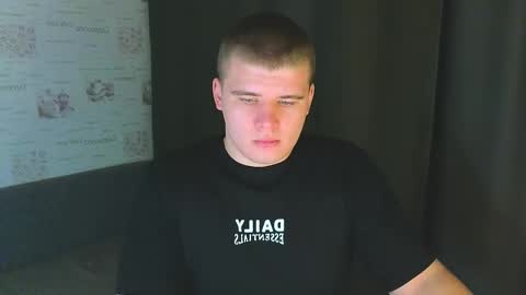 Snapshot of kittenmur chatting on 09/10/25, 09:04 Vlad online show from 09/10/25, 09:04