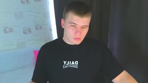 Snapshot of kittenmur chatting on 09/18/25, 04:25 Vlad online show from 09/18/25, 04:25