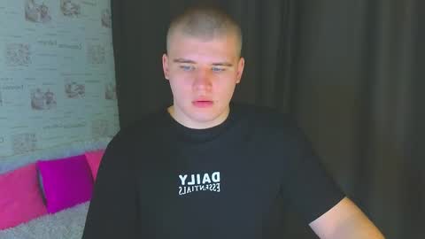 Snapshot of kittenmur chatting on 10/02/25, 07:21 Vlad online show from 10/02/25, 07:21