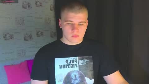 Snapshot of kittenmur chatting on 10/12/25, 08:19 Vlad online show from 10/12/25, 08:19