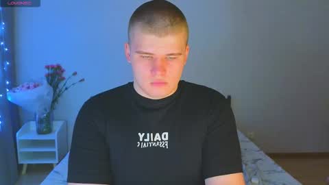 Snapshot of kittenmur chatting on 11/10/25, 07:24 Vlad online show from 11/10/25, 07:24