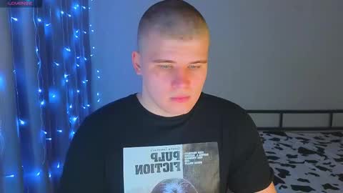 Snapshot of kittenmur chatting on 12/01/25, 09:36 Vlad online show from 12/01/25, 09:36