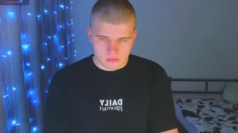 Snapshot of kittenmur chatting on 12/03/25, 07:56 Vlad online show from 12/03/25, 07:56