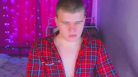 Snapshot of kittenmur chatting on 02/10/26, 06:06 Vlad online show from 02/10/26, 06:06