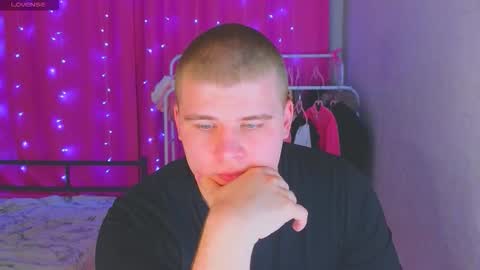 Snapshot of kittenmur chatting on 02/21/26, 09:05 Vlad online show from 02/21/26, 09:05