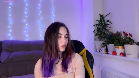 Veronica online show from 10/10/25, 02:10