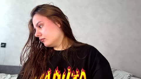 Ellaiza online show from 04/25/26, 05:54