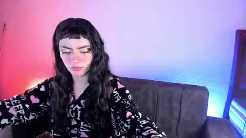 kitty__chs online show from 10/21/25, 11:33