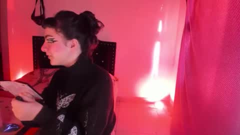 kitty__chs online show from 11/27/25, 11:23