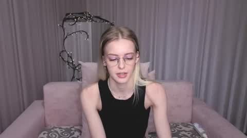 Snapshot of kitty__like18 chatting on 06/14/26, 03:30 Kitty online show from 06/14/26, 03:30