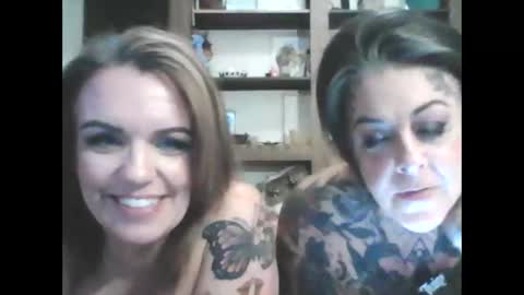 Snapshot of kitty_bang_bang chatting on 04/28/26, 11:21 kitty_bang_bang online show from 04/28/26, 11:21