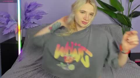 Snapshot of kitty_blondy chatting on 04/06/26, 03:37 kitty blondy online show from 04/06/26, 03:37