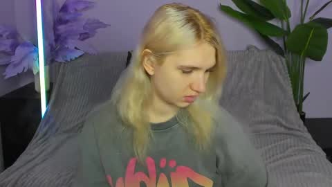 Snapshot of kitty_blondy chatting on 04/07/26, 04:24 kitty blondy online show from 04/07/26, 04:24