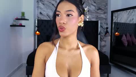 Snapshot of kitty_collins_ chatting on 06/25/26, 11:59 Kitty online show from 06/25/26, 11:59