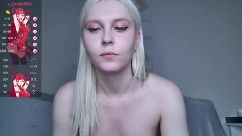 Snapshot of kitty_dora chatting on 03/06/25, 06:26 Evelyn online show from 03/06/25, 06:26