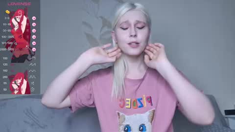 Snapshot of kitty_dora chatting on 03/07/25, 01:29 Evelyn online show from 03/07/25, 01:29