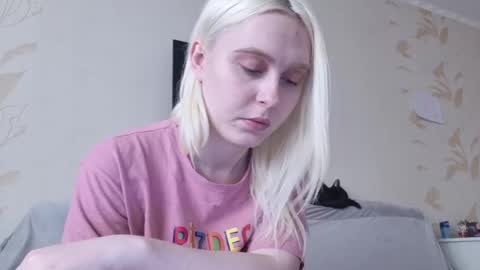 Snapshot of kitty_dora chatting on 03/11/25, 09:45 Evelyn online show from 03/11/25, 09:45