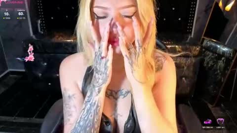 kitty_fox_b online show from 04/01/26, 01:41