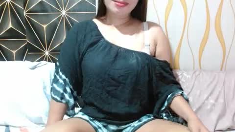 Snapshot of kitty_kheira chatting on 07/11/26, 06:10 Kheira online show from 07/11/26, 06:10