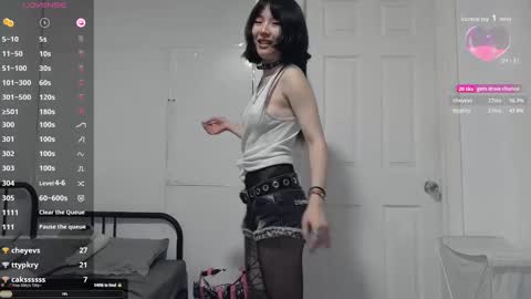 Snapshot of kitty_krush chatting on 09/20/25, 12:55 Kitty online show from 09/20/25, 12:55