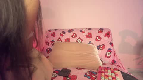 Snapshot of kitty_kryss chatting on 05/19/26, 01:06 kitty_kryss online show from 05/19/26, 01:06