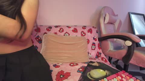 Snapshot of kitty_kryss chatting on 05/23/26, 04:00 kitty_kryss online show from 05/23/26, 04:00