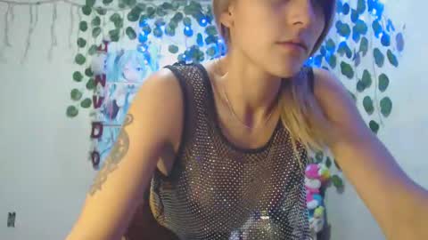 Snapshot of kitty_rousse69 chatting on 12/23/24, 04:01 Daniela Ferreira online show from 12/23/24, 04:01