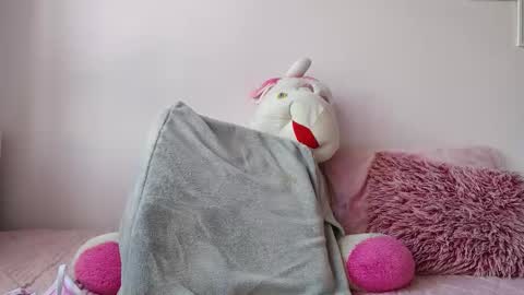 Snapshot of kitty_van chatting on 09/23/25, 03:26 kitty_van online show from 09/23/25, 03:26